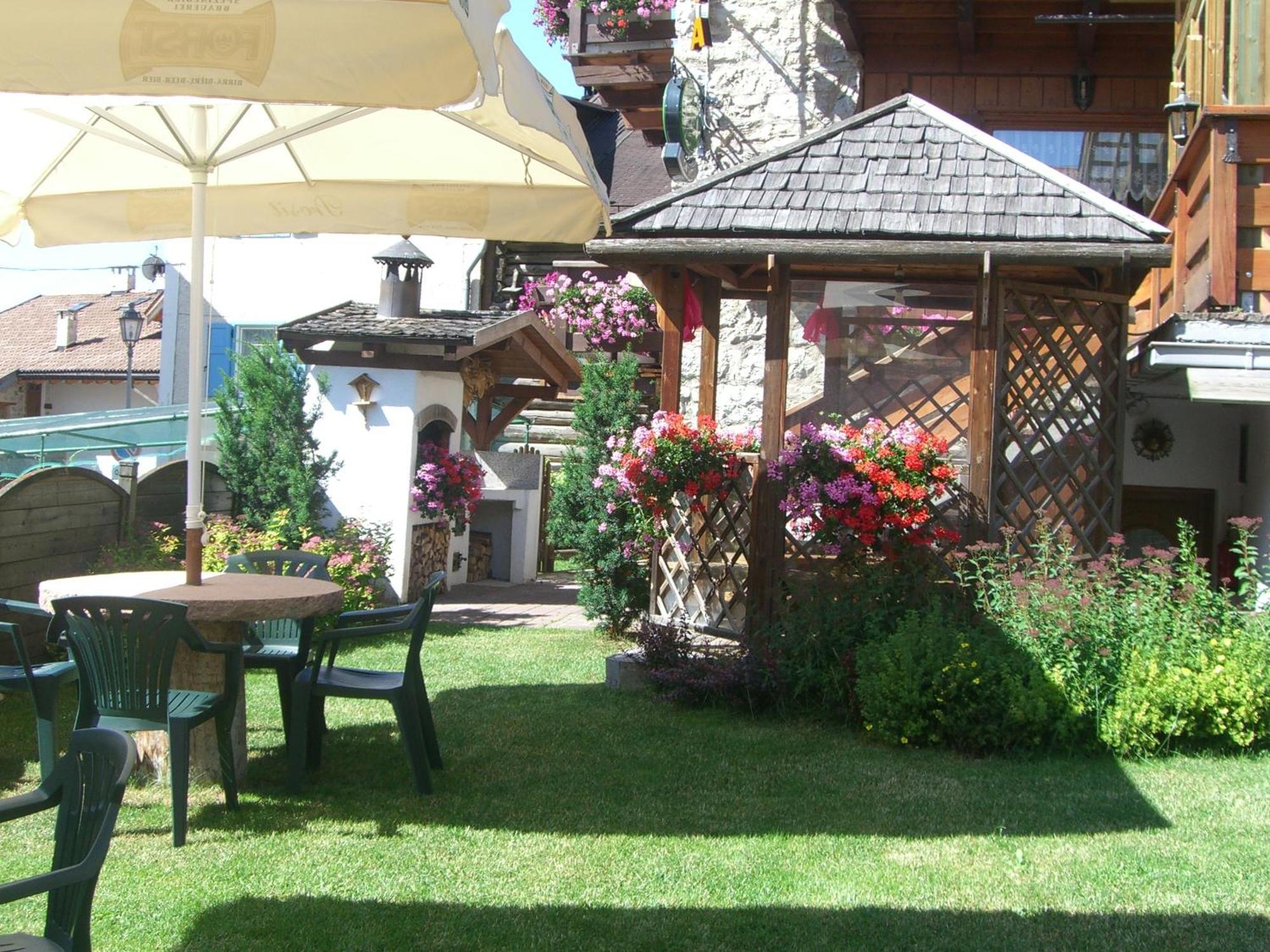 Garni Val Udai Hotel Mazzin Exterior photo