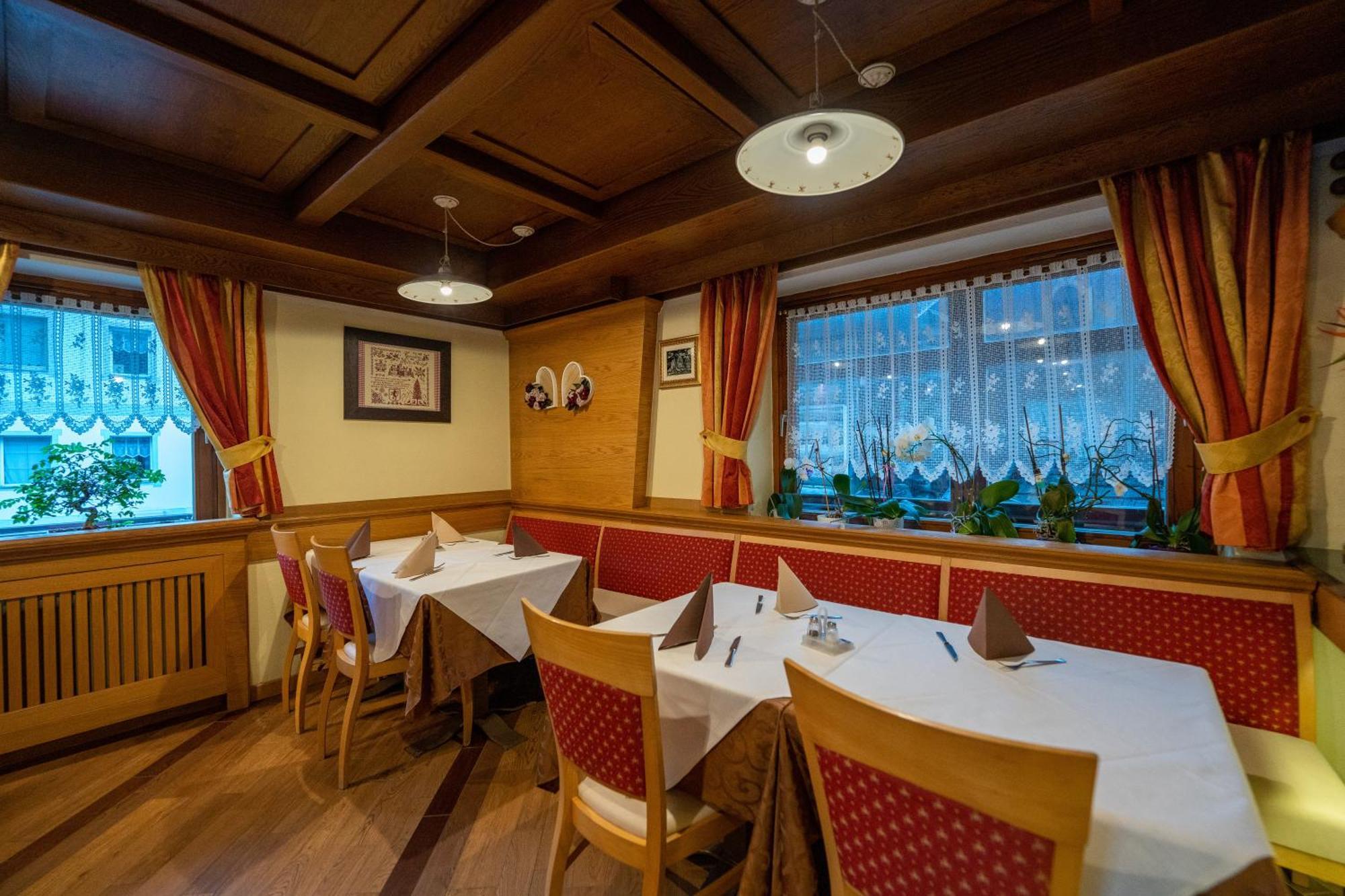 Garni Val Udai Hotel Mazzin Exterior photo