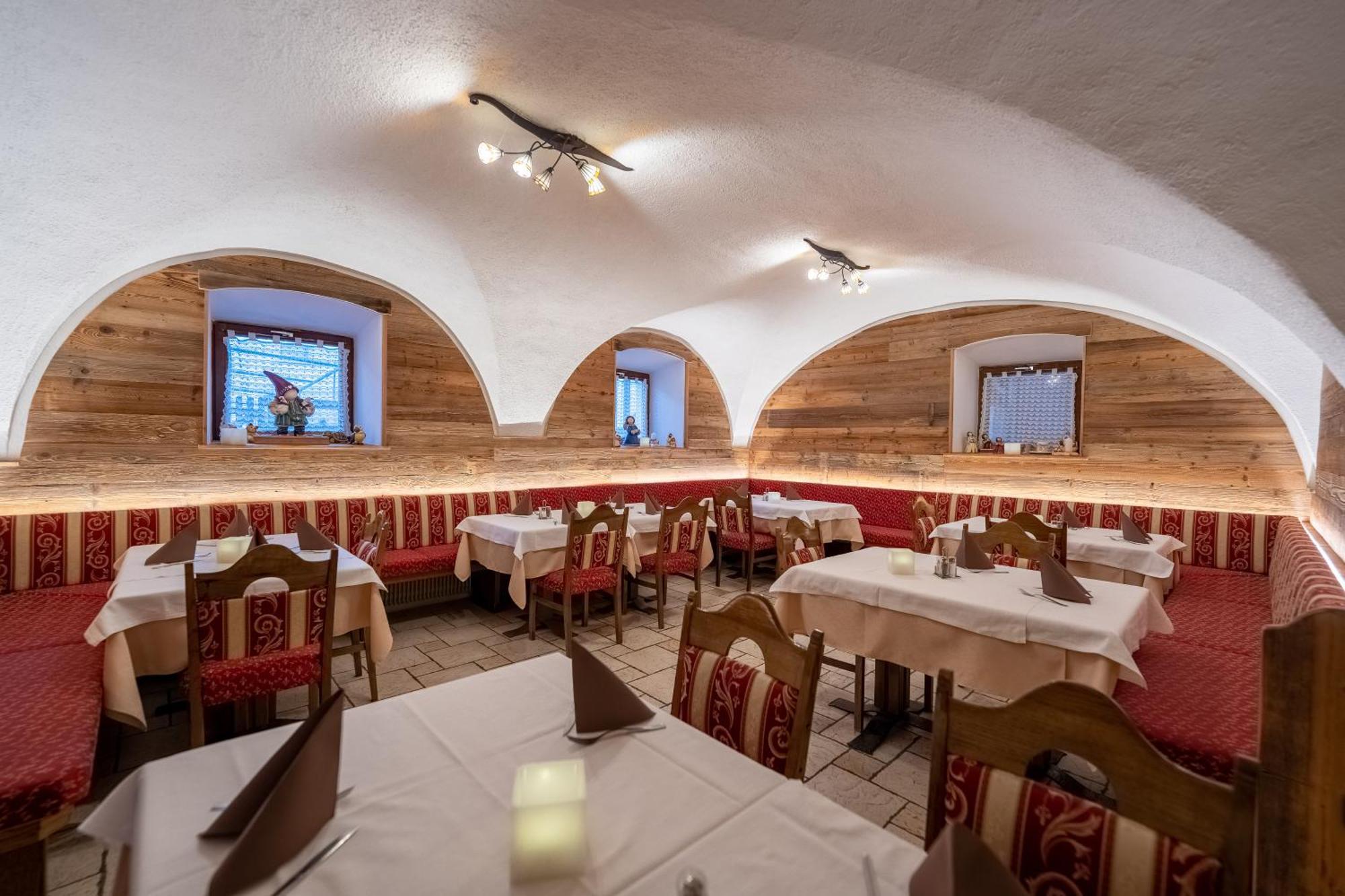 Garni Val Udai Hotel Mazzin Exterior photo